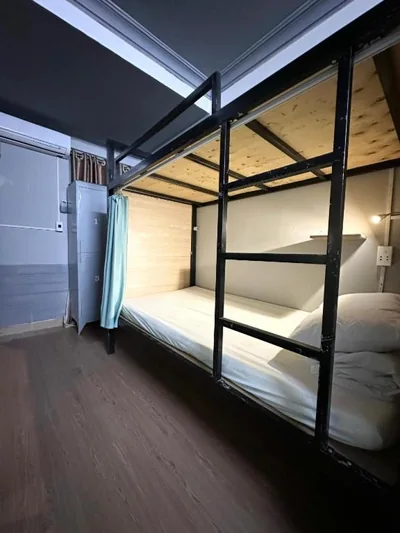混合间上下铺床位 — Alleyway Hostel